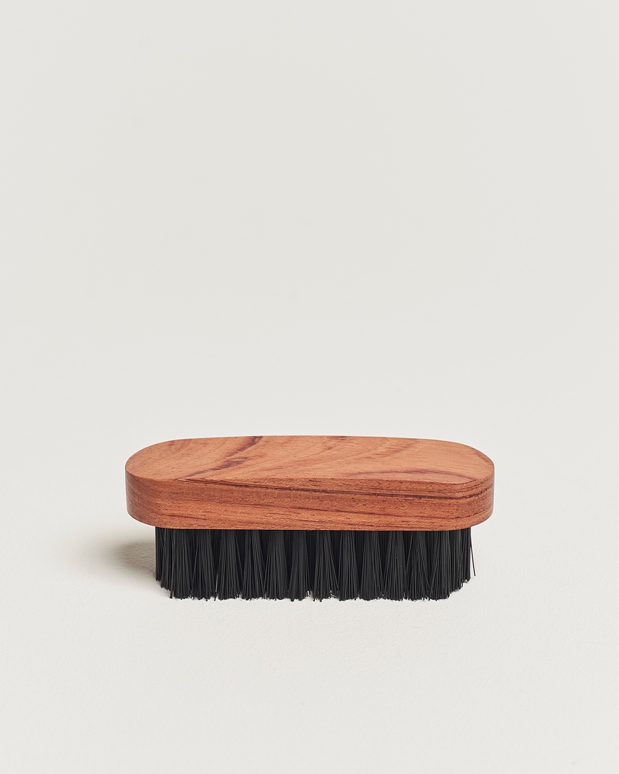 Saphir Medaille d'Or Suede Brush Brass Black – Sort