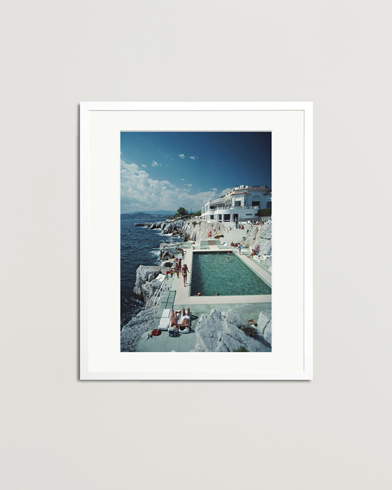 Herre | Plakater | Sonic Editions | Framed Slim Aarons Pool Hotel Du Cap Eden Roc