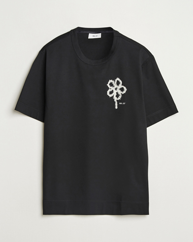 Herre | Nye produktbilleder | NN07 | Pedro Embroidered Flower T-Shirt Black