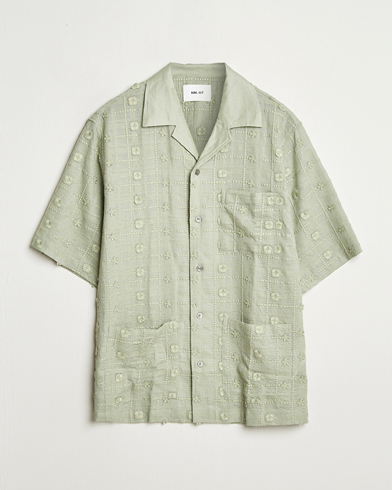 NN07 Ben Lyocell Fil-Coupé Embroidery Anglaise Shirt Sage Green – Grøn