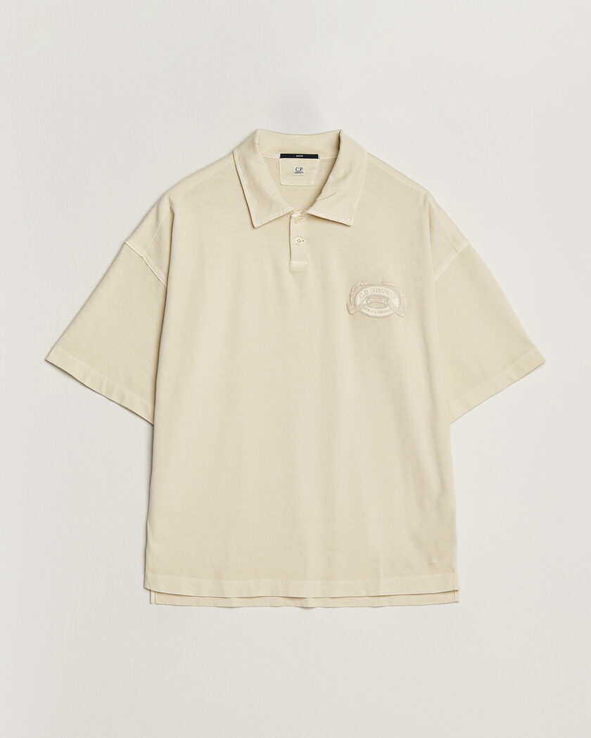 C.P. Company Boxy Fit Cotton Logo Polo Cream – Hvid