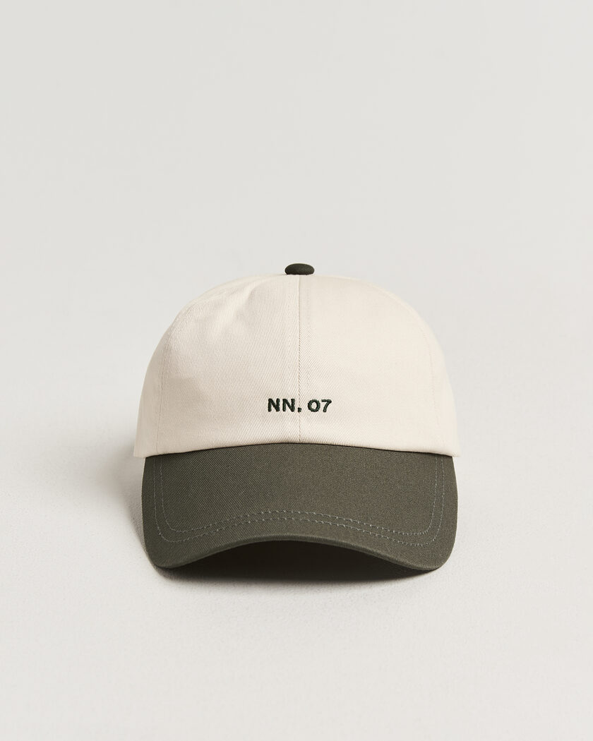 NN07 Logo Cap Dark Army – Grøn