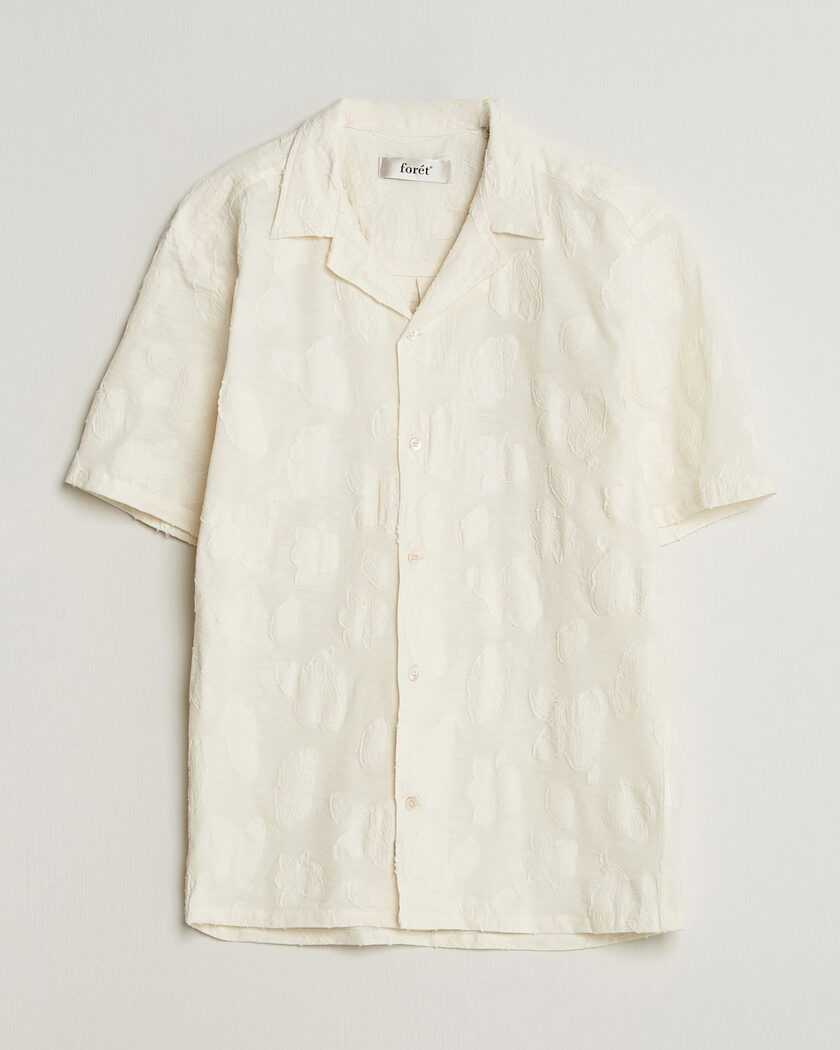 Forét Peer Jaquard Short Sleeve Shirt Cloud – Hvid