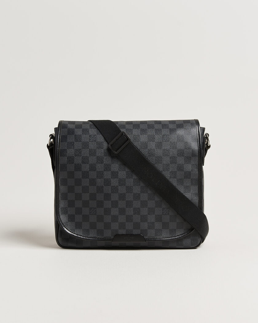 Louis Vuitton Pre-Owned Daniel MM Shoulder Bag Damier Graphite – Grå