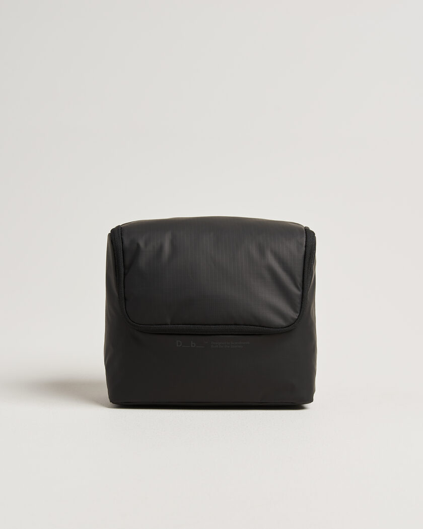 DB Essential Wash Bag M Black Out – Sort