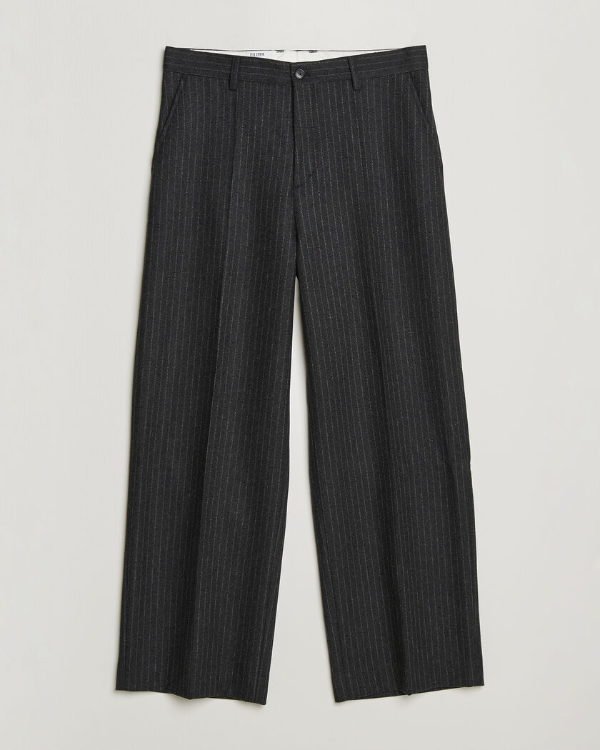 Filippa K Hector Wool Flannel Pinstriped Trousers Anthracite – Grå