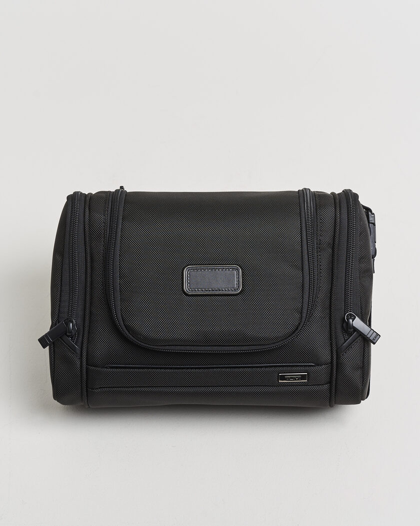 TUMI Alpha Hanging Travel Kit Black – Sort