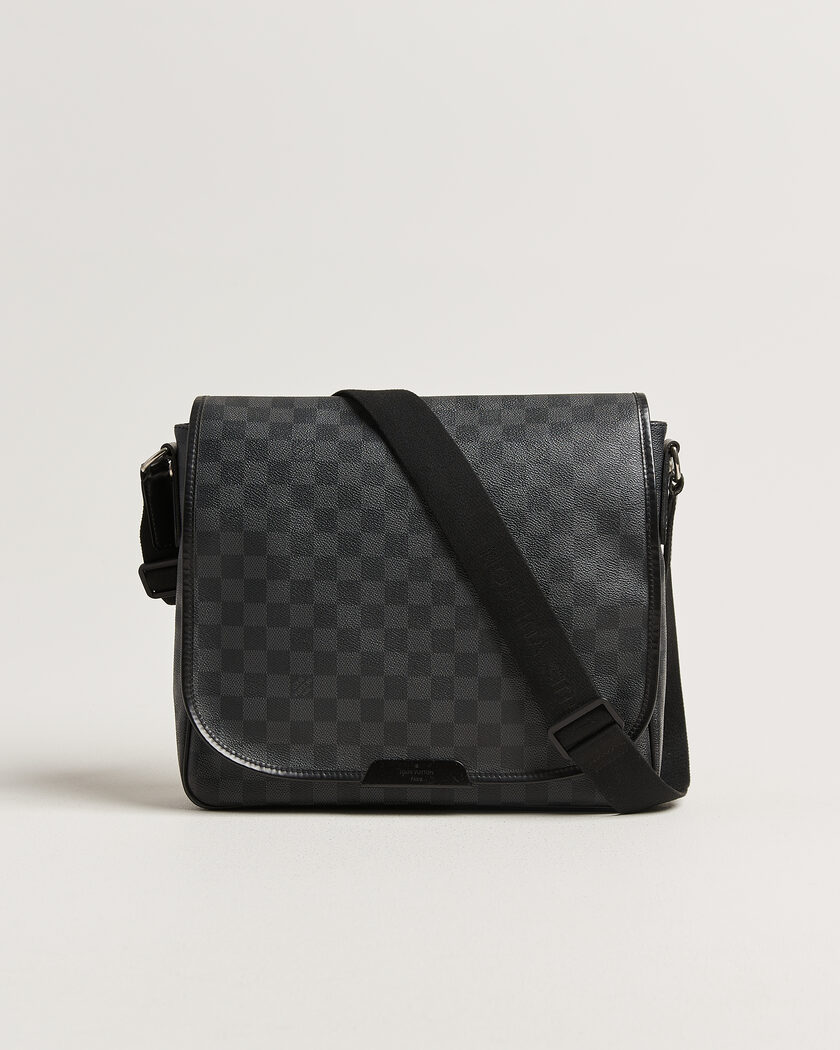 Louis Vuitton Pre-Owned Daniel MM Shoulder Bag Damier Graphite – Grå