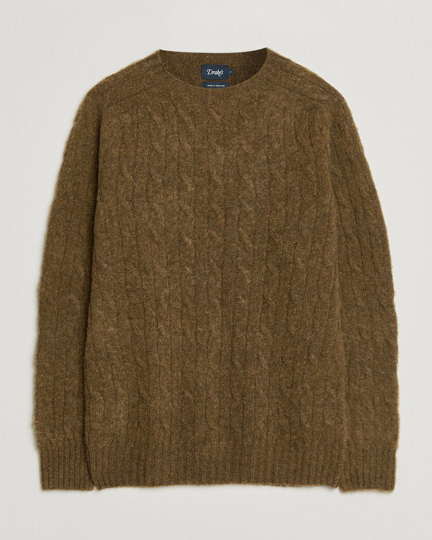 Drake's Brushed Shetland Cable Crew Moorland Olive – Grøn