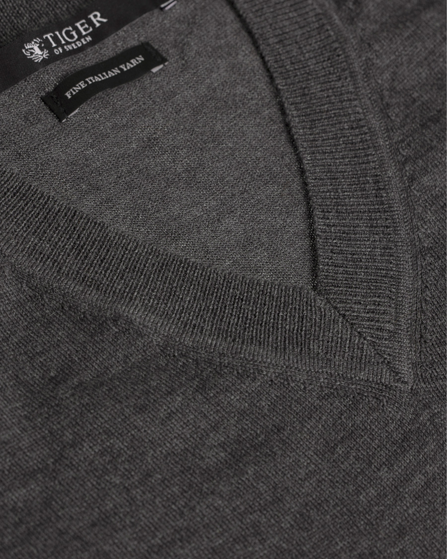 Herre | Trøjer | Tiger of Sweden | Harvard V-Neck Pullover Dark Grey