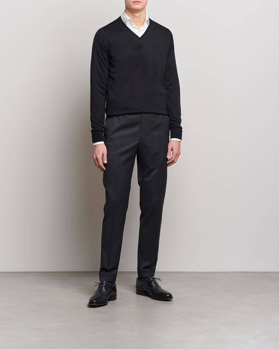 Herre | Trøjer | John Smedley | Bobby Extra Fine Merino V-Neck Pullover Black