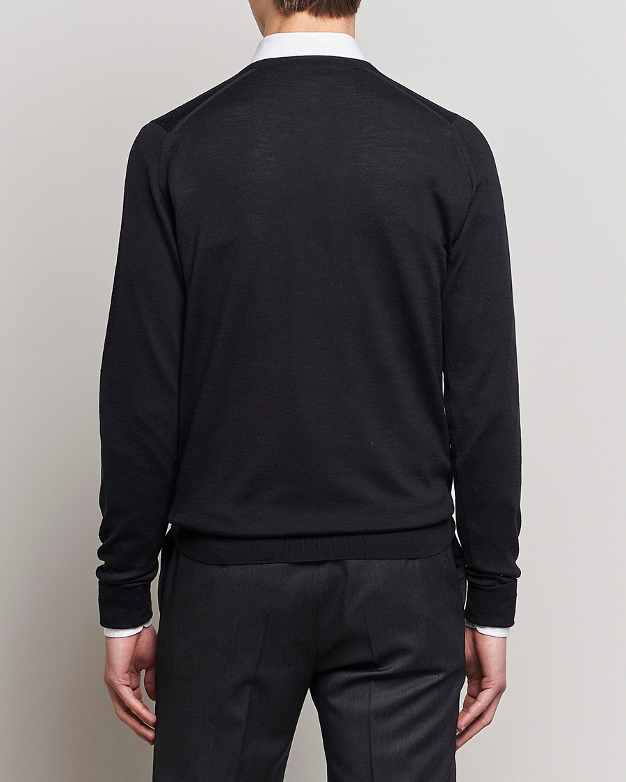 Herre | Trøjer | John Smedley | Bobby Extra Fine Merino V-Neck Pullover Black
