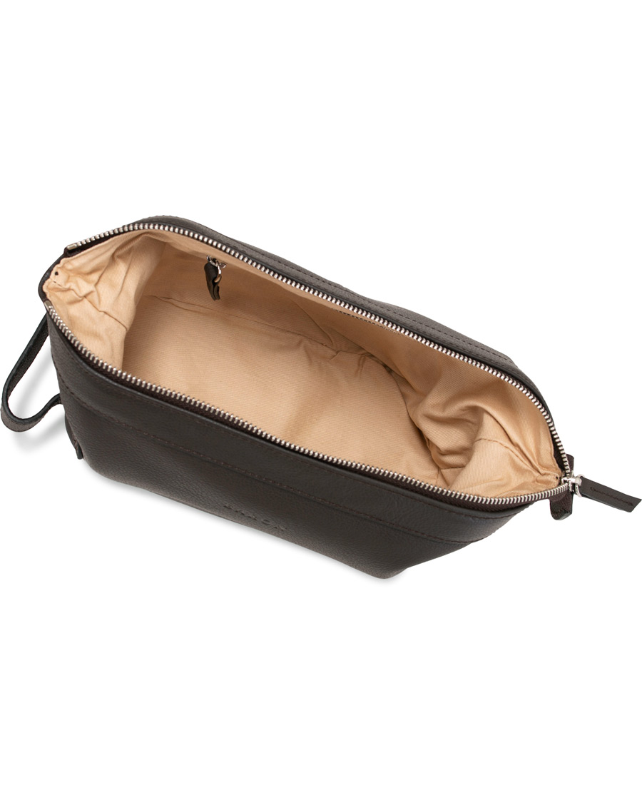 Skynd dig Enkelhed uregelmæssig Baron Toilet Bag Brown Leather - CareOfCarl.dk