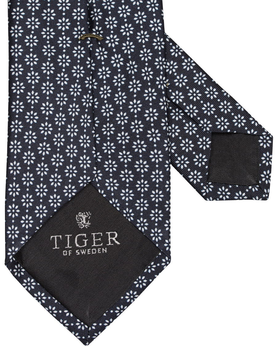 Herre | Tiger of Sweden Durer 7 cm Silk Tie Navy Medallion | Tiger of Sweden | Durer 7 cm Silk Tie Navy Medallion