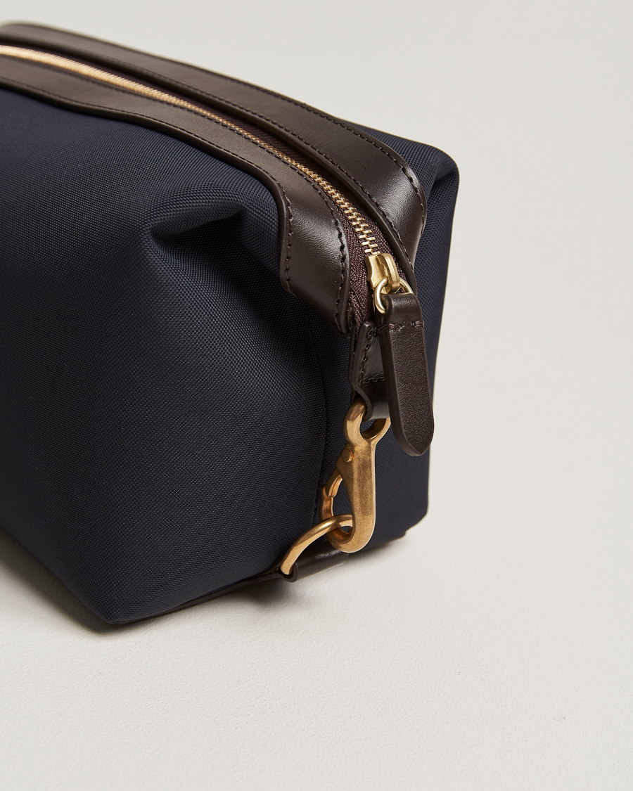 Herre | Tasker | Mismo | M/S Nylon Washbag Navy/Dark Brown
