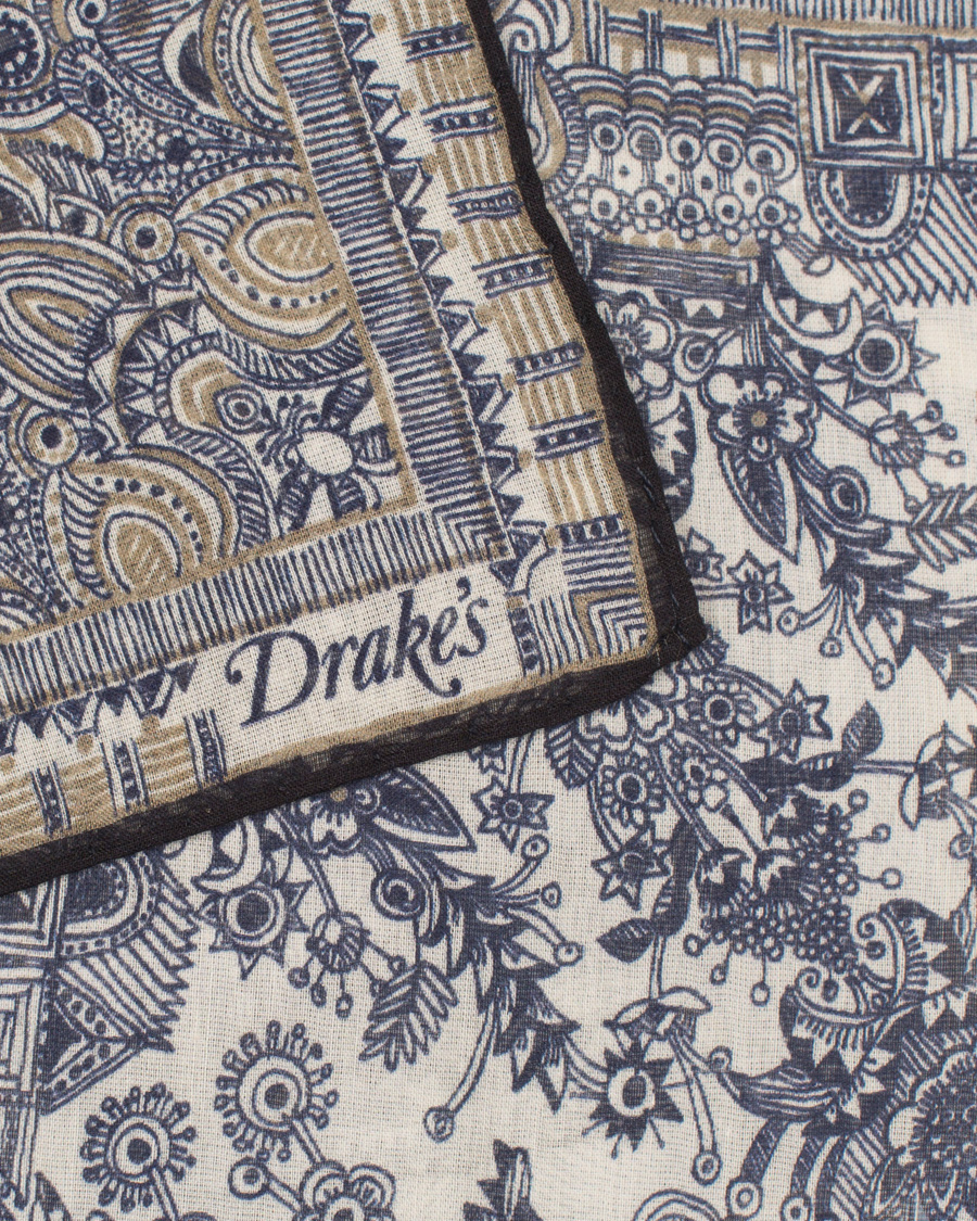 Herre | Drake's Cotton/Silk Oriental Gardens Printed Pocket Square Navy | Drake's | Cotton/Silk Oriental Gardens Printed Pocket Square Navy