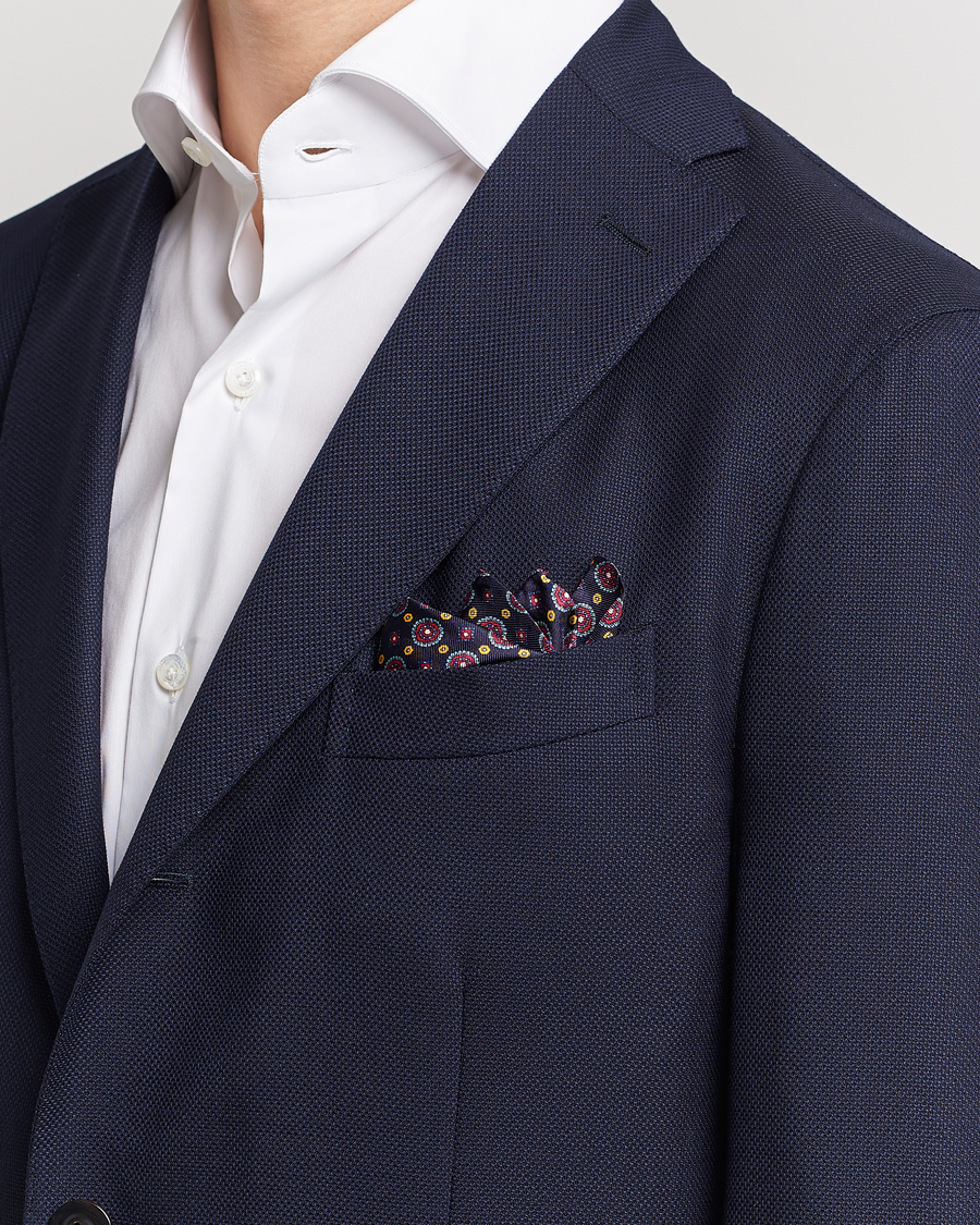 Herre |  | Amanda Christensen | Medallion Silk Pocket Square Navy