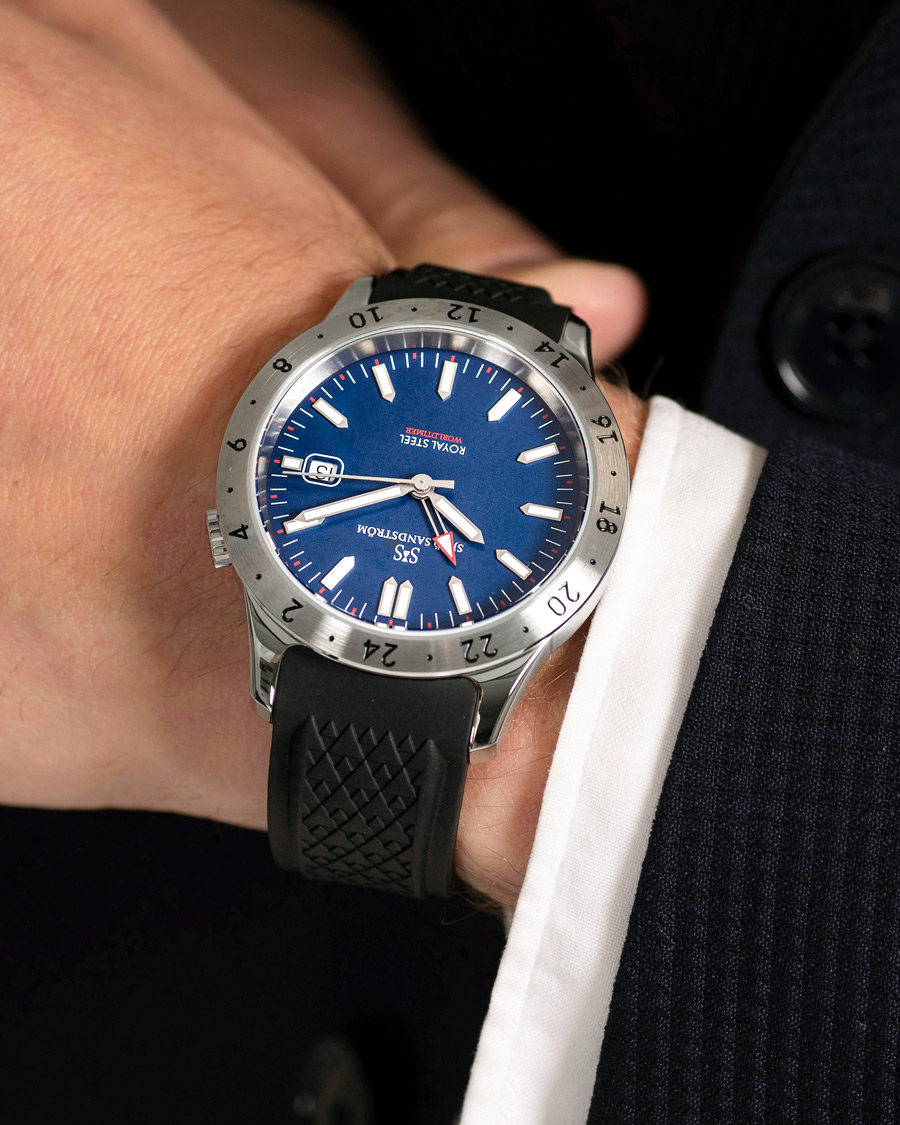 Herre | Fine watches | Sjöö Sandström | Royal Steel Worldtimer 41mm Blue with Rubber