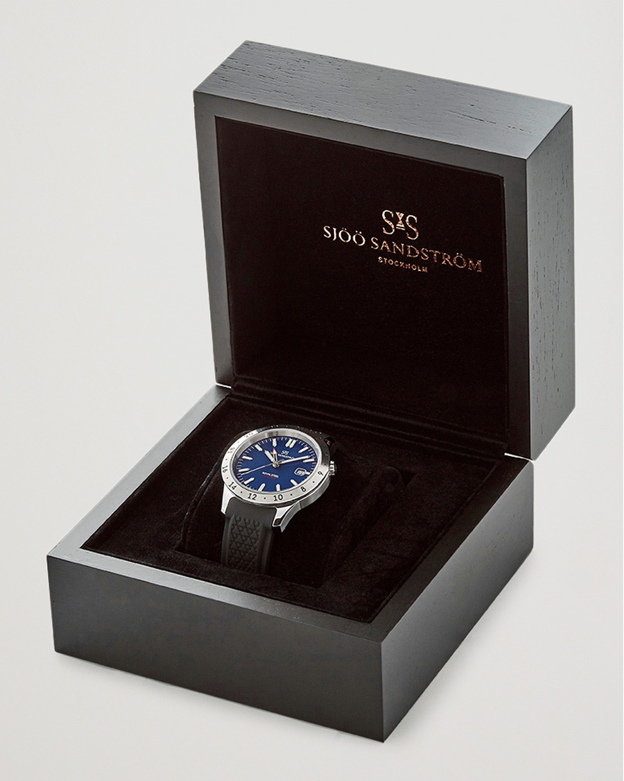 Herre | Sjöö Sandström Royal Steel Worldtimer 41mm Blue with Rubber | Sjöö Sandström | Royal Steel Worldtimer 41mm Blue with Rubber
