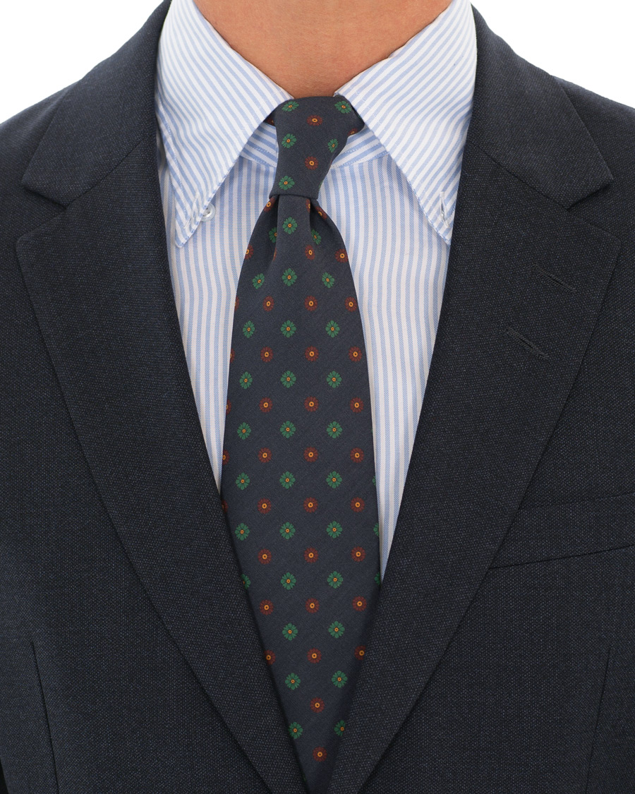 Herre | Drake's Washed Silk Printed Flower Tie 8 cm Navy | Drake's | Washed Silk Printed Flower Tie 8 cm Navy