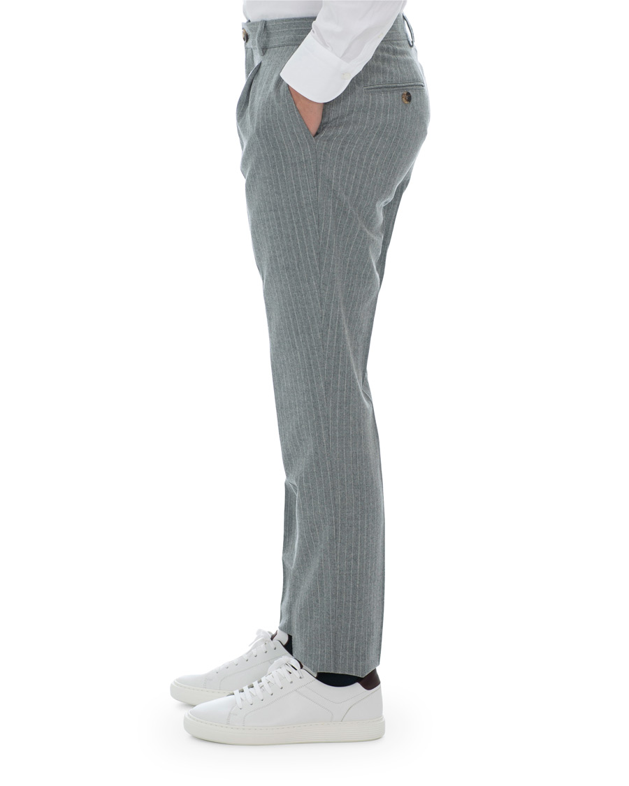Herre | Bukser | Brunello Cucinelli | Slim Fit Pin Stripe Pleated Flannel Trousers Light Grey
