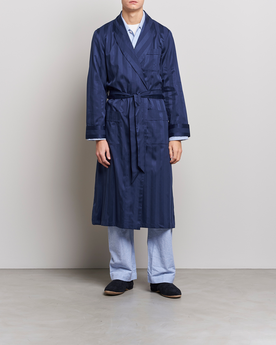 Herre | Pyjamas & Morgenkåber | Derek Rose | Striped Cotton Satin Dressing Gown Navy/Navy