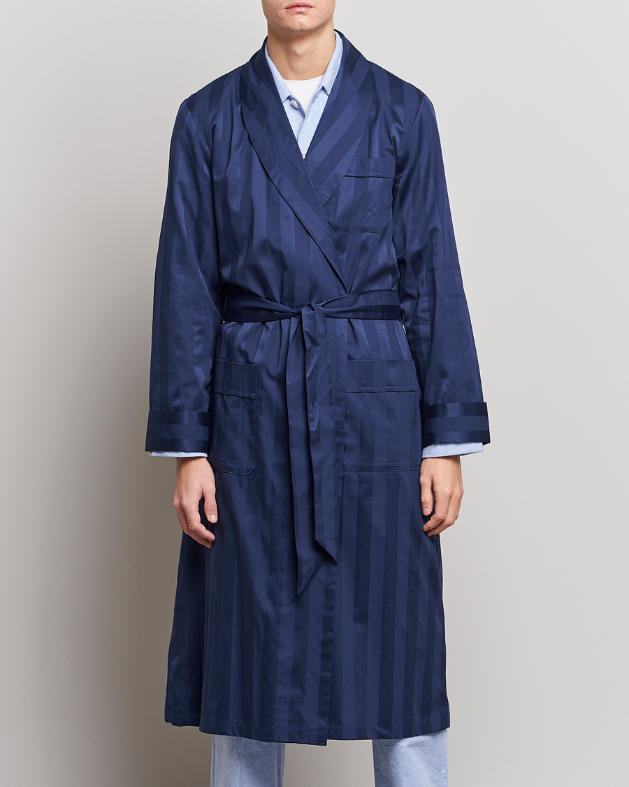 Herre | Derek Rose | Derek Rose | Striped Cotton Satin Dressing Gown Navy/Navy