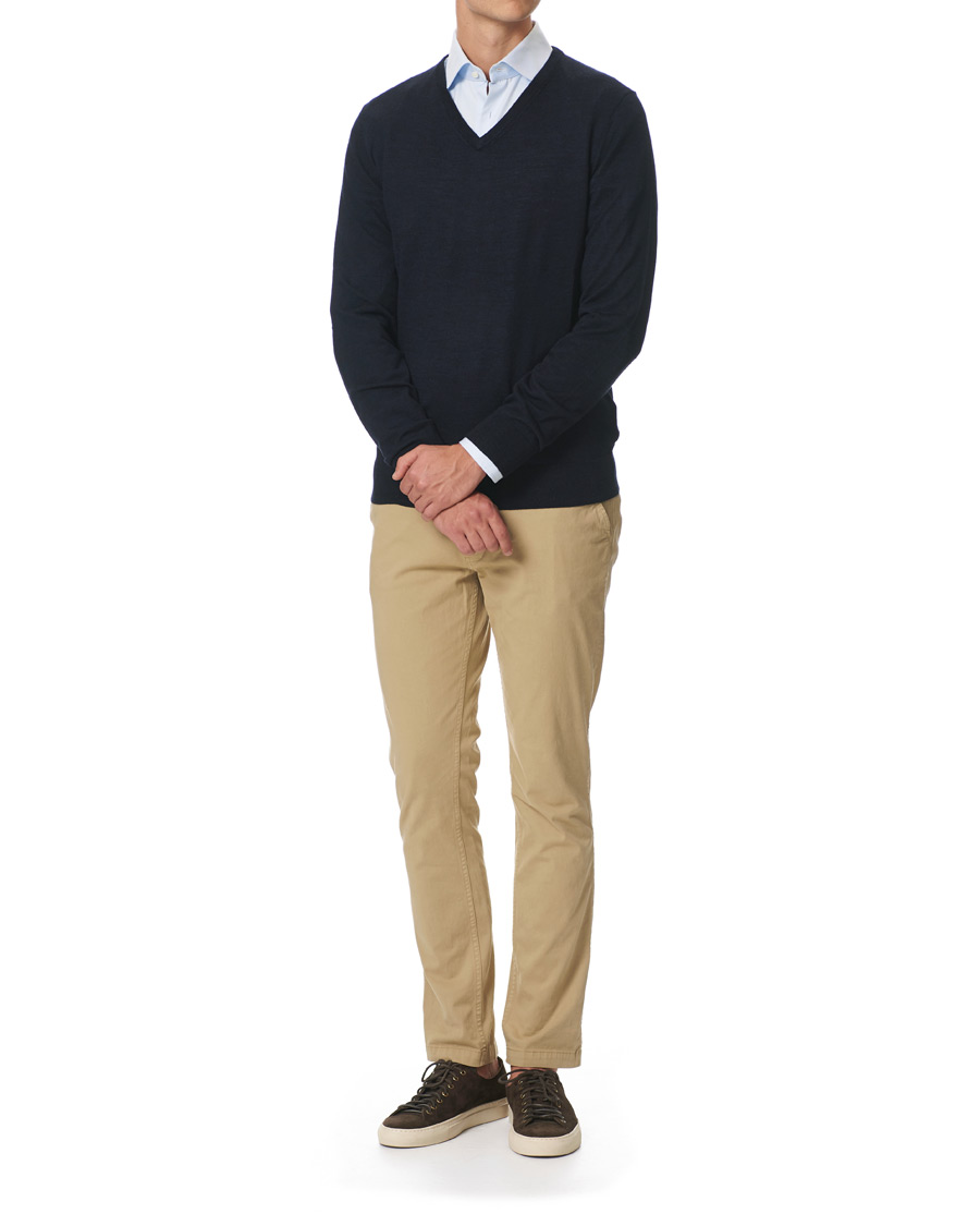 Herre | Trøjer | Tiger of Sweden | Rael V-Neck Pullover Navy