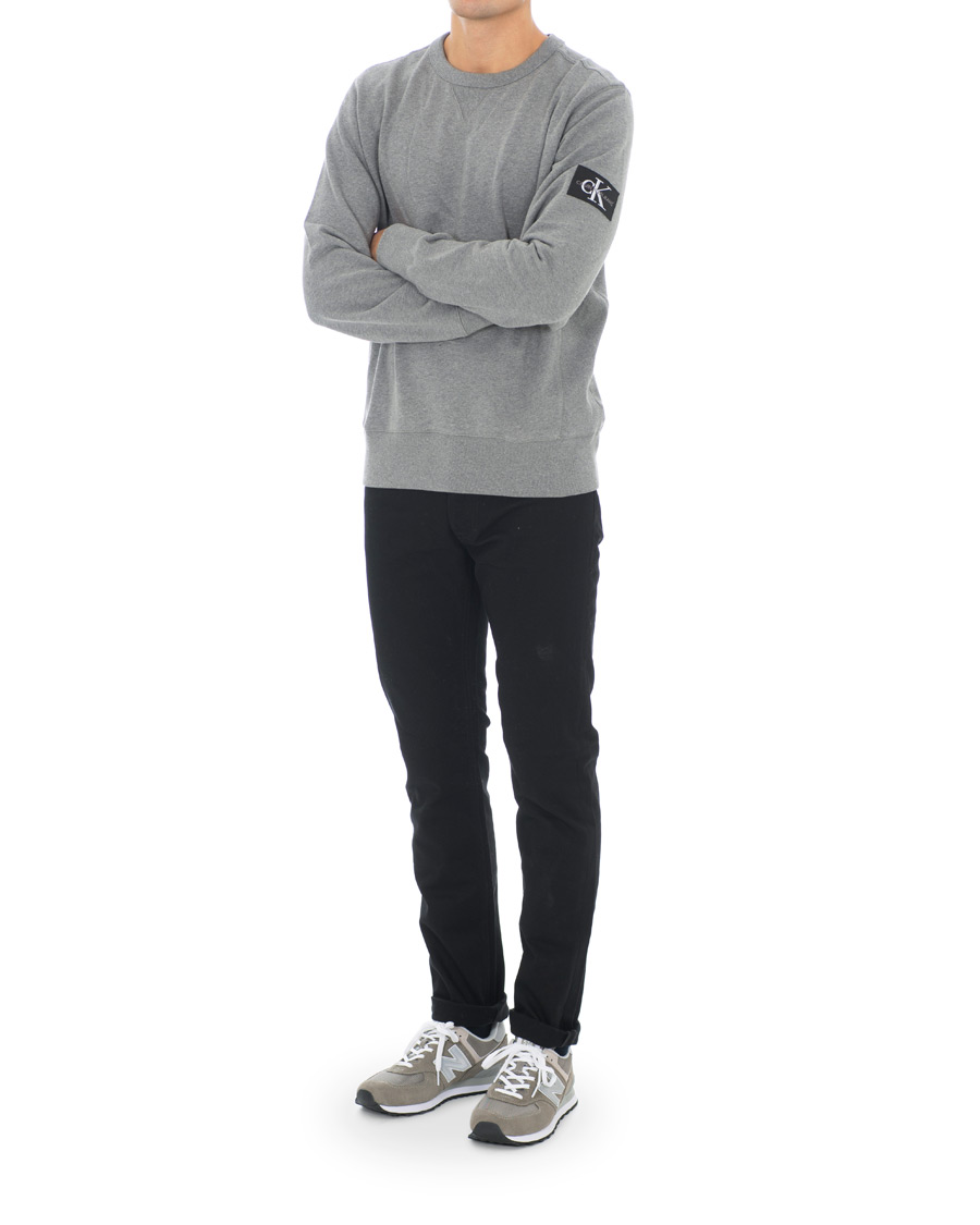 Herre | Trøjer | Calvin Klein Jeans | Monogram Sleeve Badge Sweatshirt Mid Grey Heather