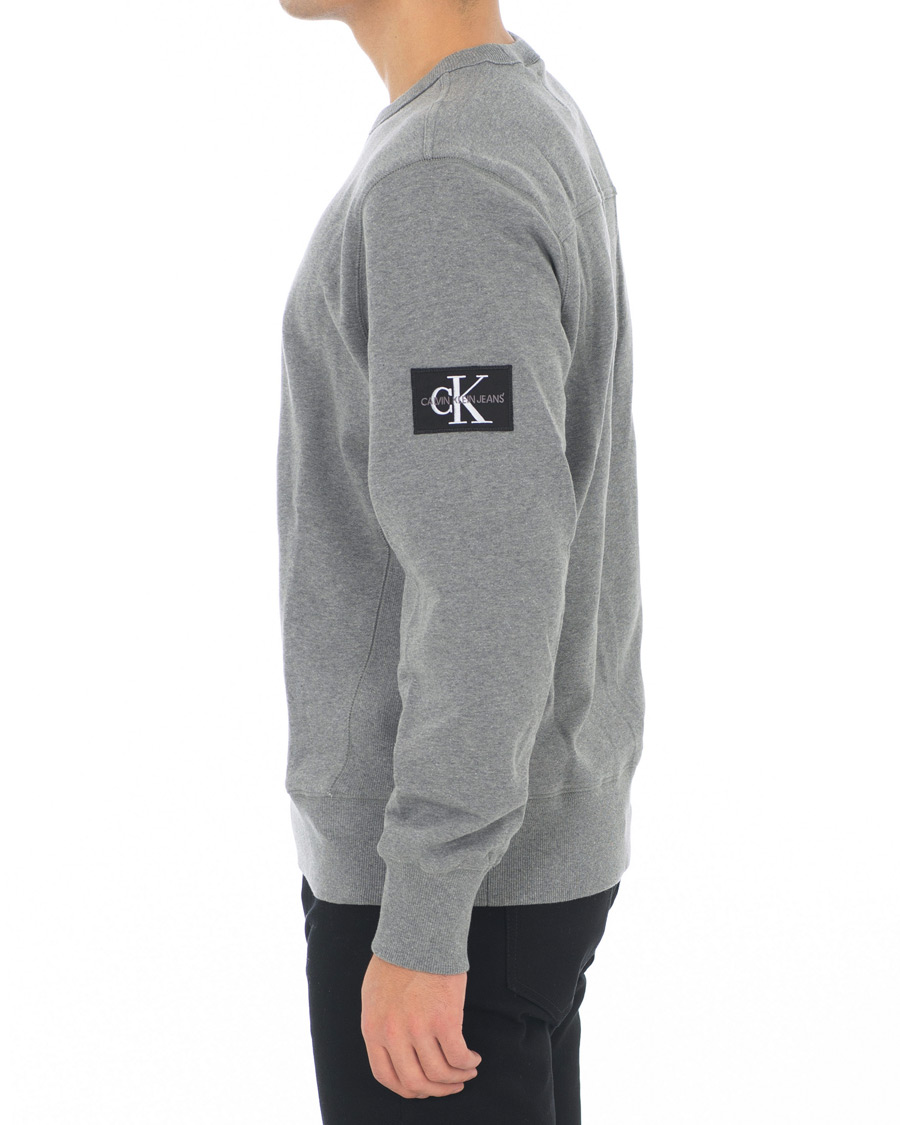 Herre | Trøjer | Calvin Klein Jeans | Monogram Sleeve Badge Sweatshirt Mid Grey Heather