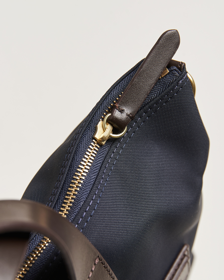 Herre | Tasker | Mismo | MismoM/S Canvas Slim BriefNavy/Dark Brown