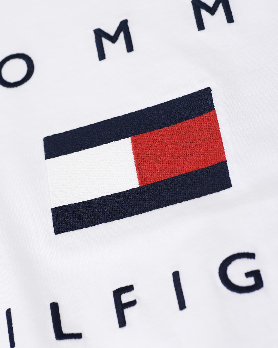 Herre | T-Shirts | Tommy Hilfiger | Flag Logo Crew Neck Tee White