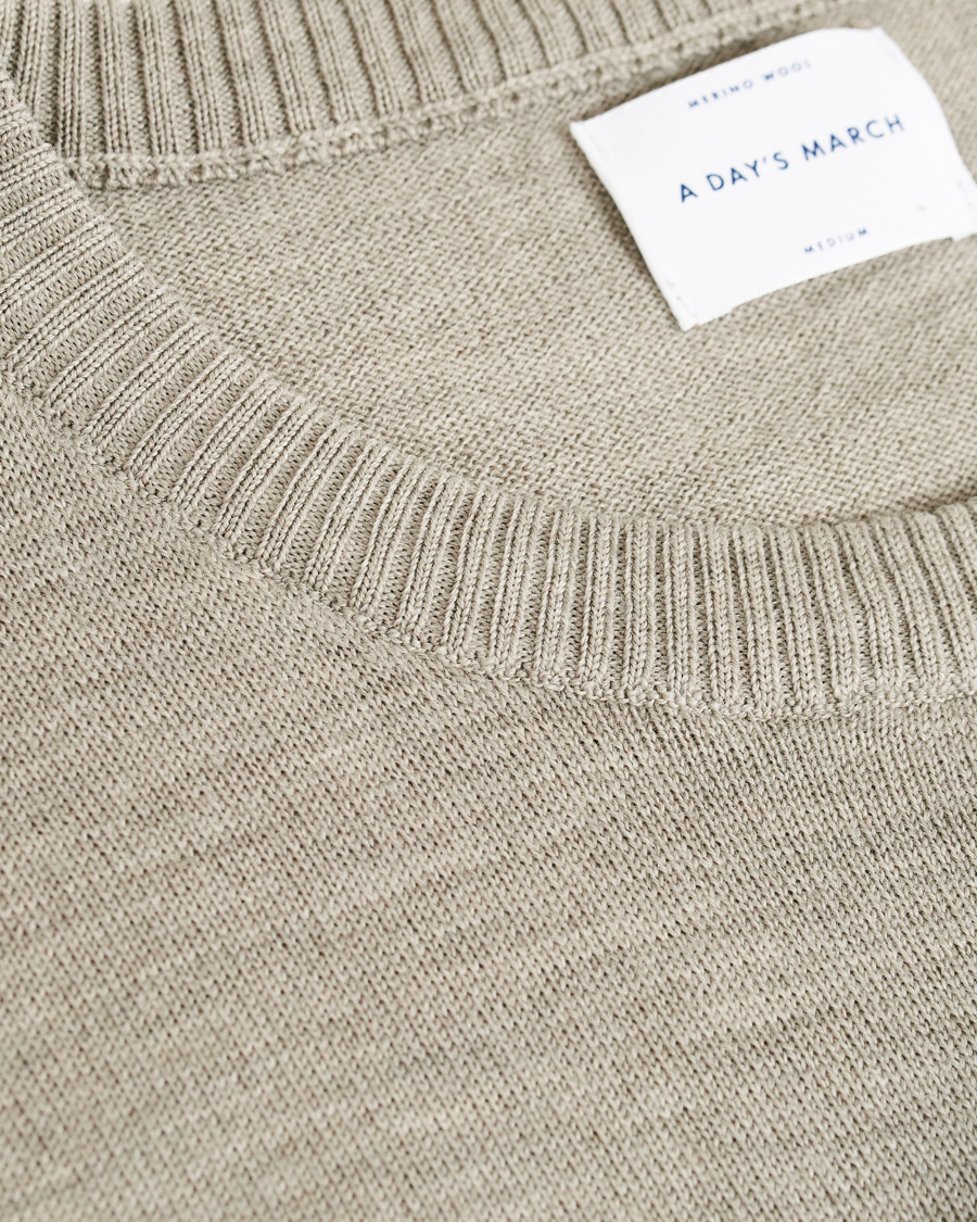 Herre | Trøjer | A Day's March | Classic Merino Crew Neck Sand