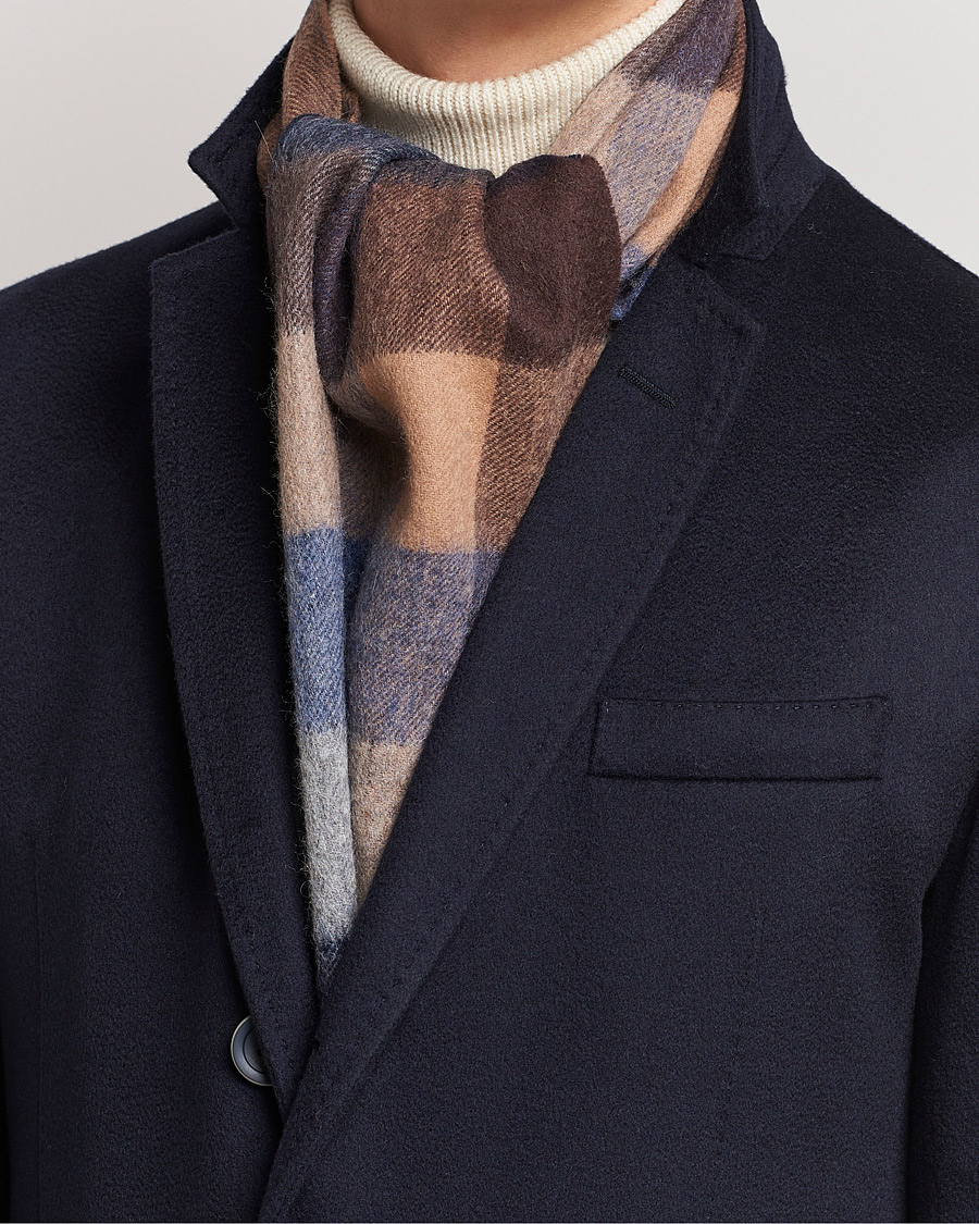Herre | Amanda Christensen Merino Wool Block Check Scarf Navy/Brown | Amanda Christensen | Merino Wool Block Check Scarf Navy/Brown