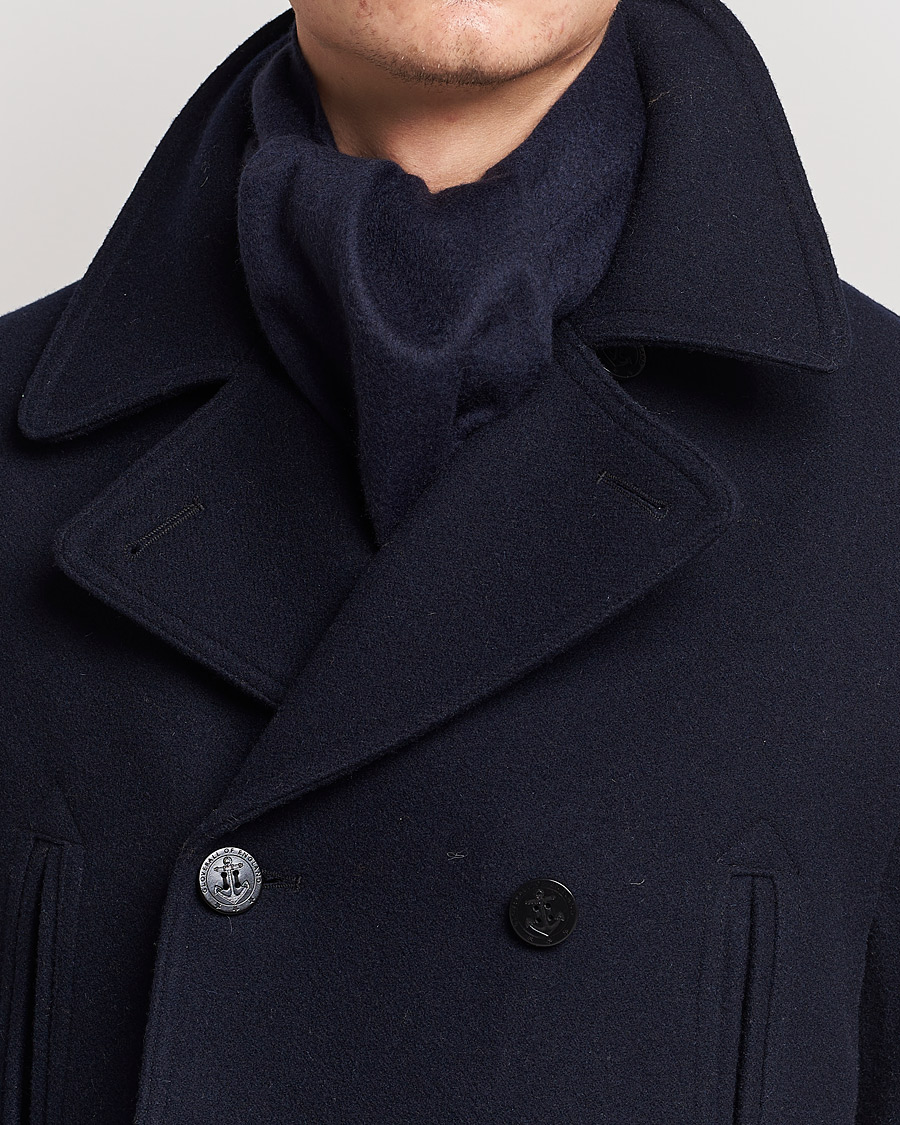 Herre | Johnstons of Elgin Cashmere Scarf Dark Navy | Johnstons of Elgin | Cashmere Scarf Dark Navy