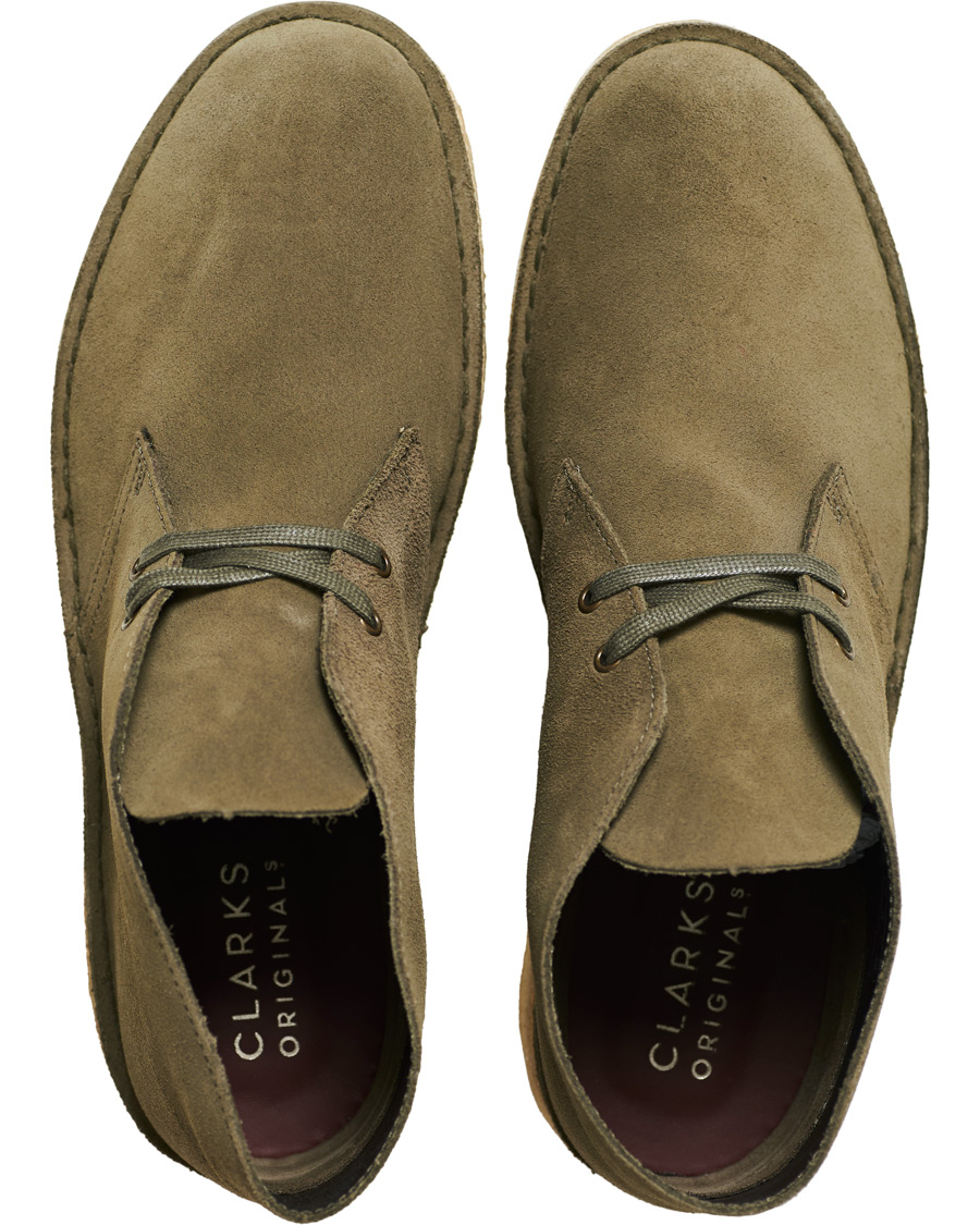 sympatisk For pokker charter Clarks Originals Desert Boot Light Olive Suede - CareOfCarl.dk