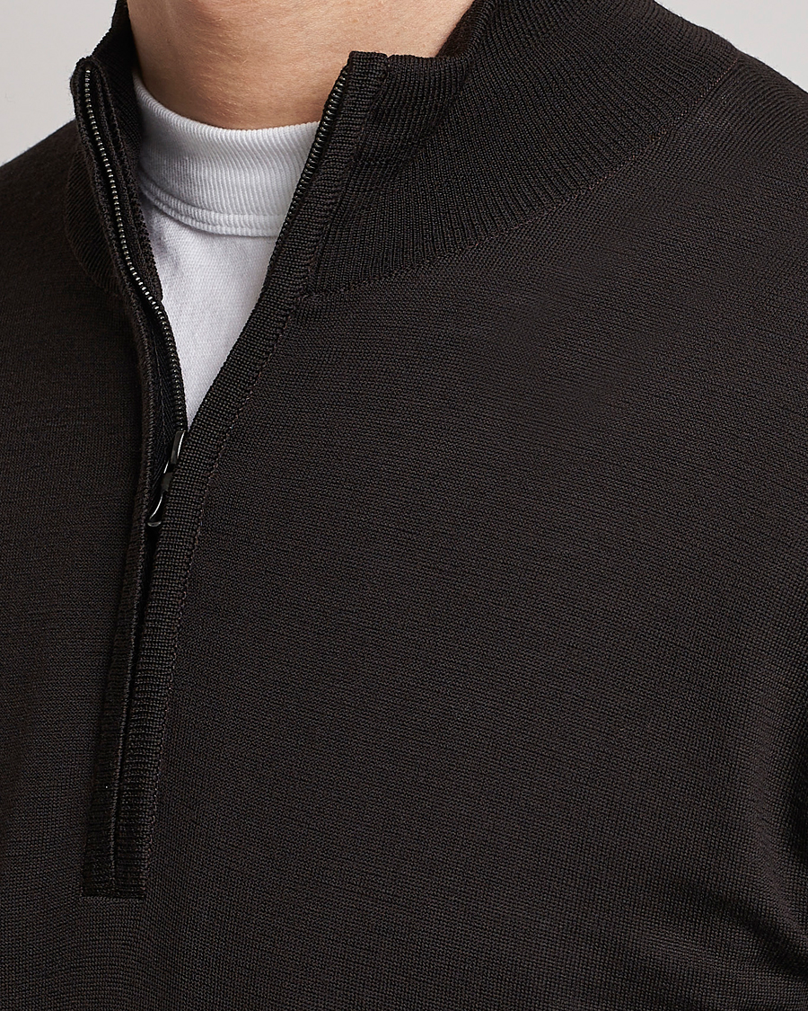 Herre | Trøjer | John Smedley | Barrow Extra Fine Merino Half Zip Dark Cocoa