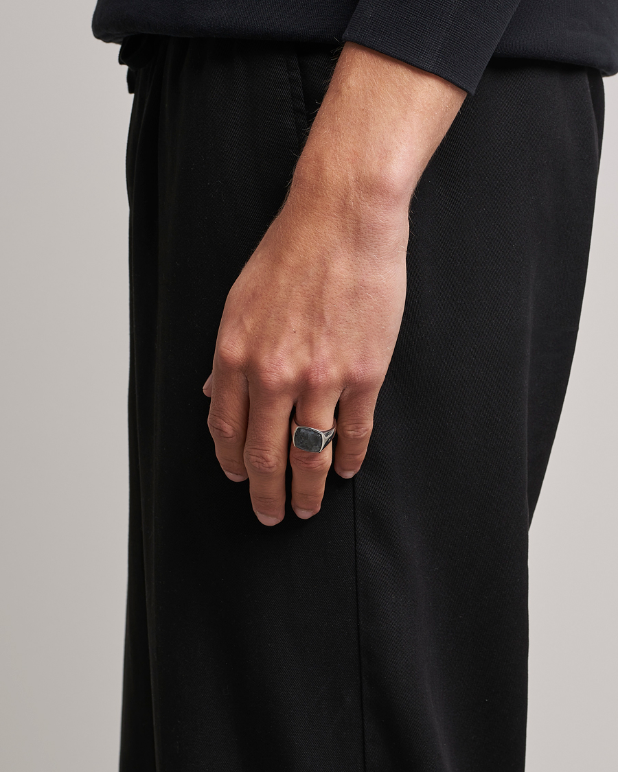 Herre | Tilbehør | Tom Wood | Cushion Larvikite Ring Silver