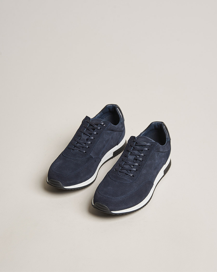 Herre | Sko i ruskind | Design Loake | Loake 1880 Bannister Running Sneaker Navy Suede