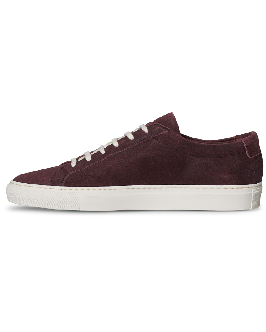 Herre | Common Projects Original Achilles Sneaker Bordeaux Waxed Suede | Common Projects | Original Achilles Sneaker Bordeaux Waxed Suede