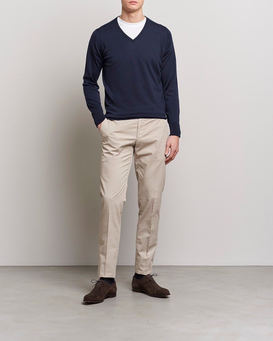 Herre | Trøjer | John Smedley | Bobby Extra Fine Merino V-Neck Pullover Midnight