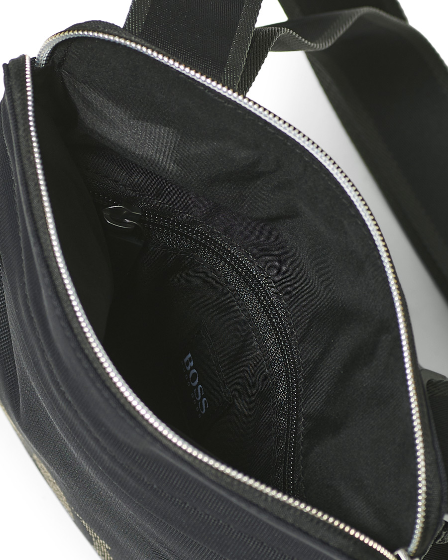 Herre | BOSS Athleisure Magnified Shoulder Bum Bag Black | BOSS GREEN | BOSS Athleisure Magnified Shoulder Bum Bag Black