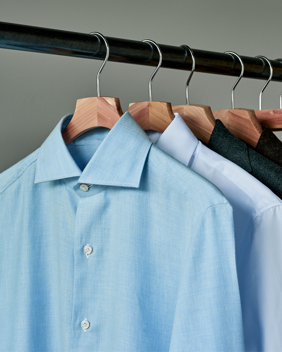 Herre | Care with Carl 2-Pack Cedar Wood Shirt Hanger | Care with Carl | 2-Pack Cedar Wood Shirt Hanger