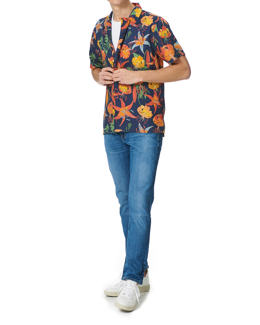 Herre | Skjorter | Nudie Jeans | Arvid Printed Lillies Short Sleeve Shirt Deep Blue