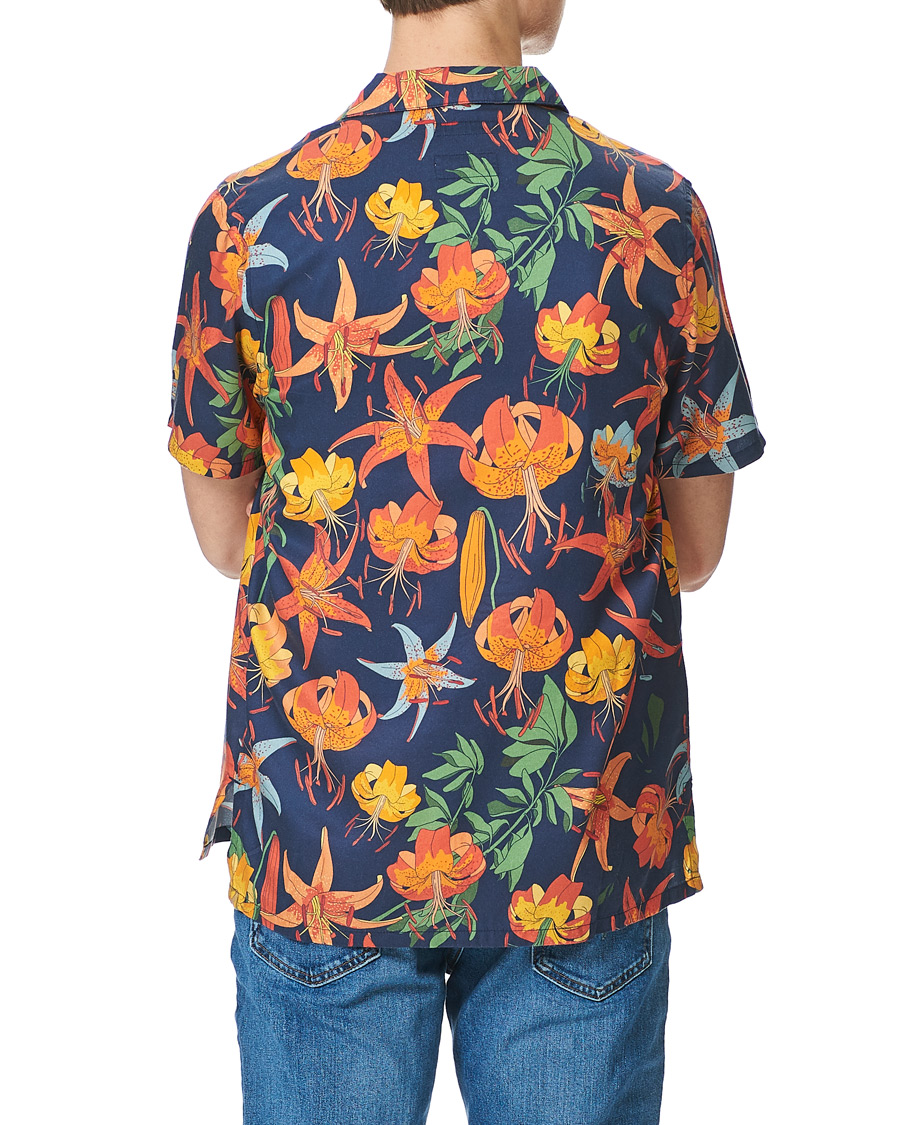Herre | Skjorter | Nudie Jeans | Arvid Printed Lillies Short Sleeve Shirt Deep Blue