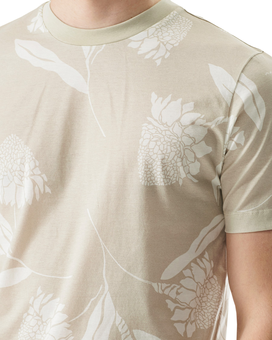 Herre | T-Shirts | BOSS BLACK | BOSS Tessler Printed Flower Tee Light Beige