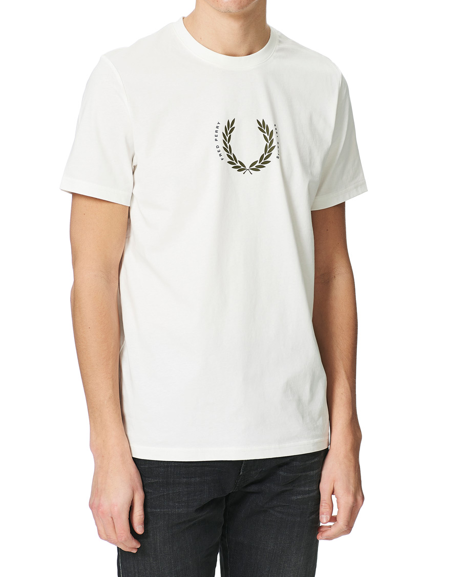 Herre | T-Shirts | Fred Perry | Laurel Wreath Tee Snow White