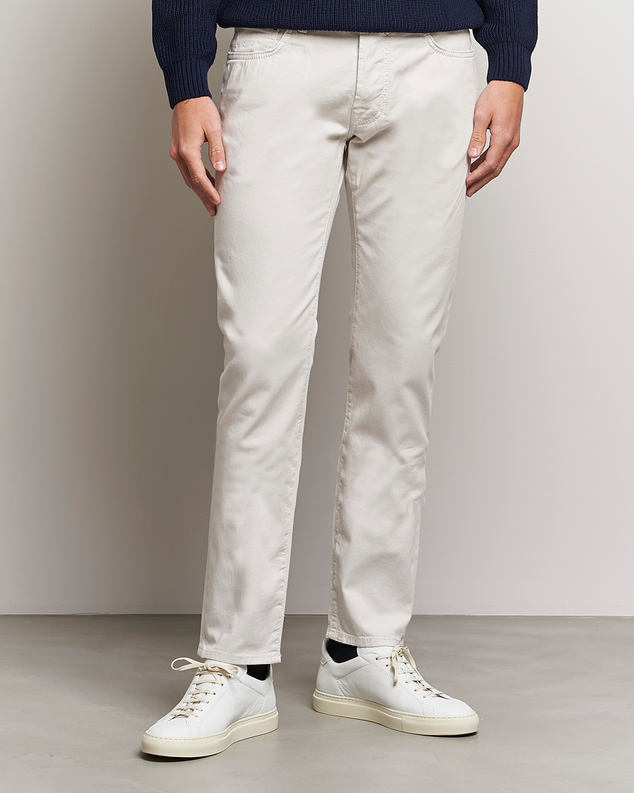 Herre | Jacob Cohën | Jacob Cohën | Bard Garment Dyed Gabardine Trousers Beige