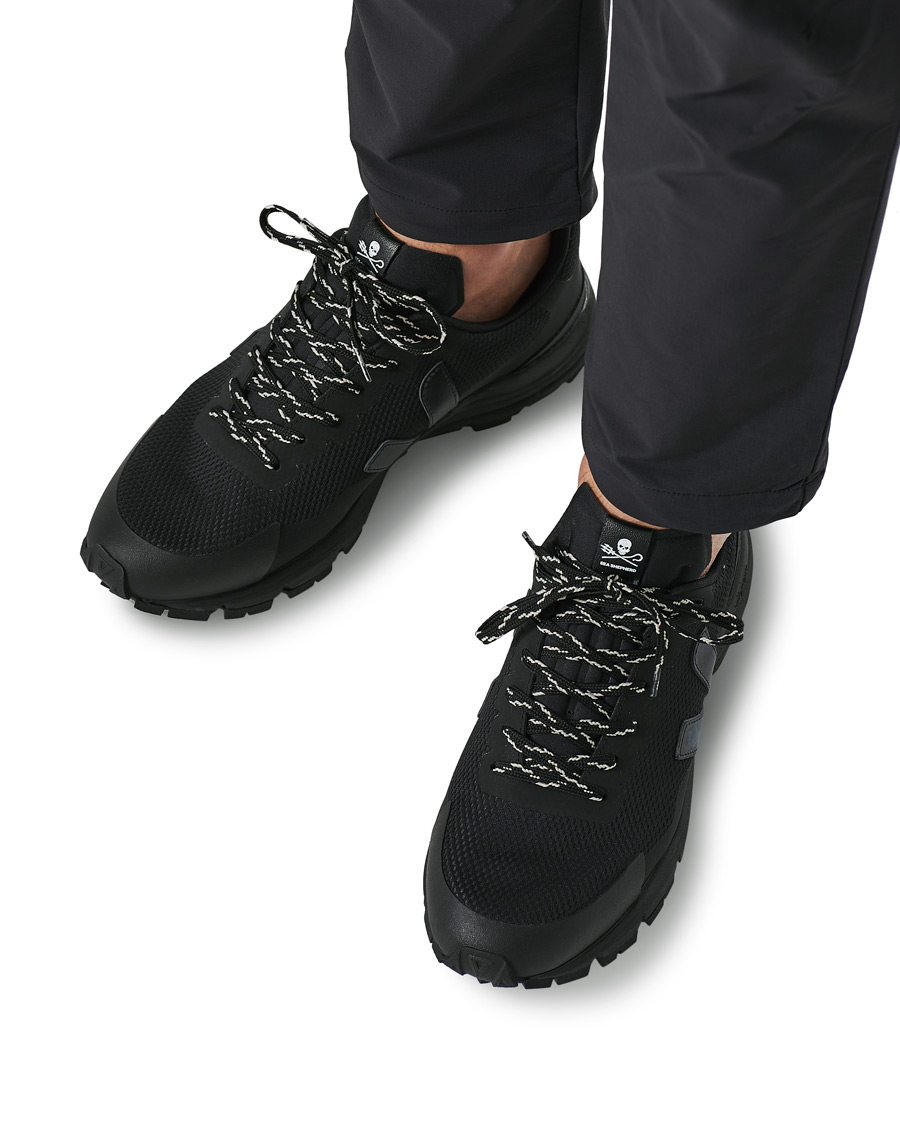 Herre | Veja VEJA X Sea Shepherd Dekkan Vibram Running Sneaker Black | Veja | X Sea Shepherd Dekkan Vibram Running Sneaker Black