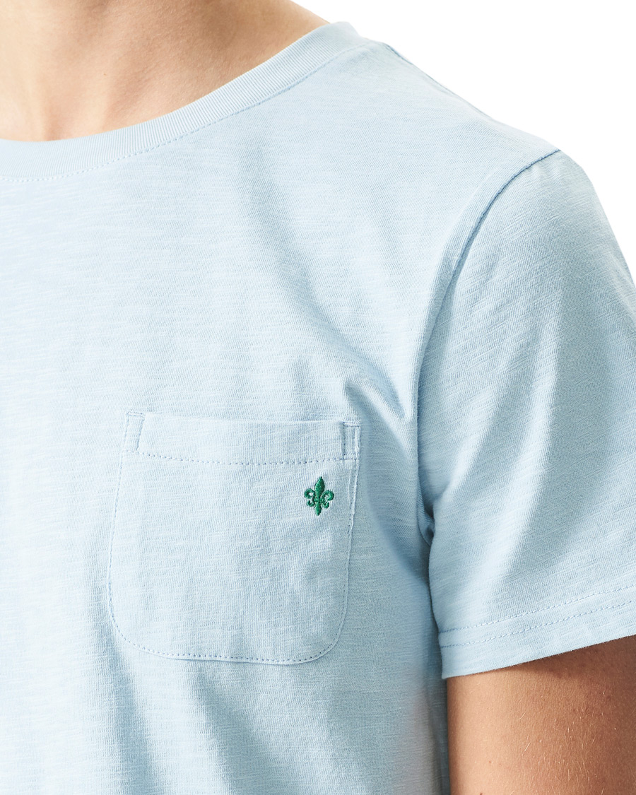 Herre | T-Shirts | Morris | Lily Slub Pocket Crew Neck Tee Light Blue